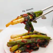 Load image into Gallery viewer, Spring onion Kimchi (Pa-kimchi) 400g