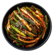 Load image into Gallery viewer, Spring onion Kimchi (Pa-kimchi) 400g