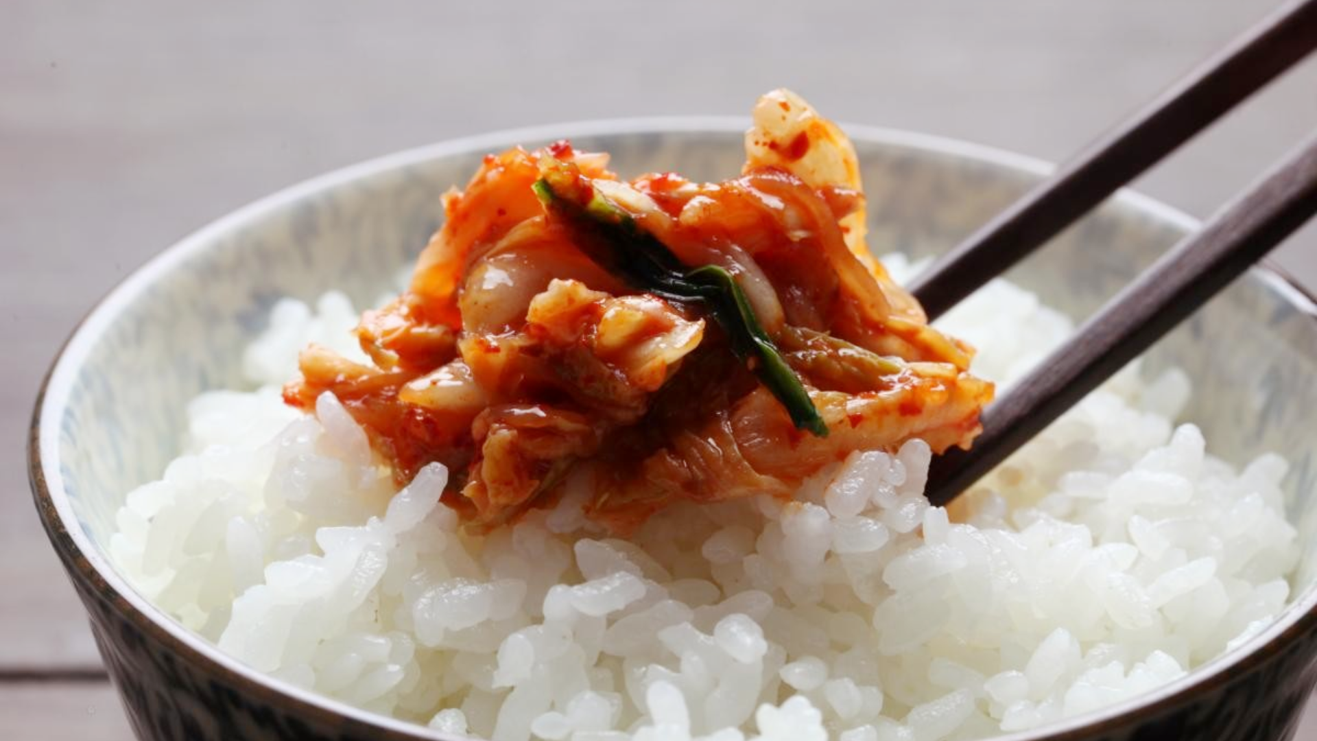 밥위에 김치.png__PID:42da45c2-1c7b-489d-90b2-9aa8d7bfca2c