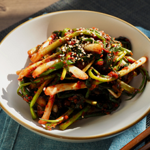 Load image into Gallery viewer, Spring onion Kimchi (Pa-kimchi) 400g
